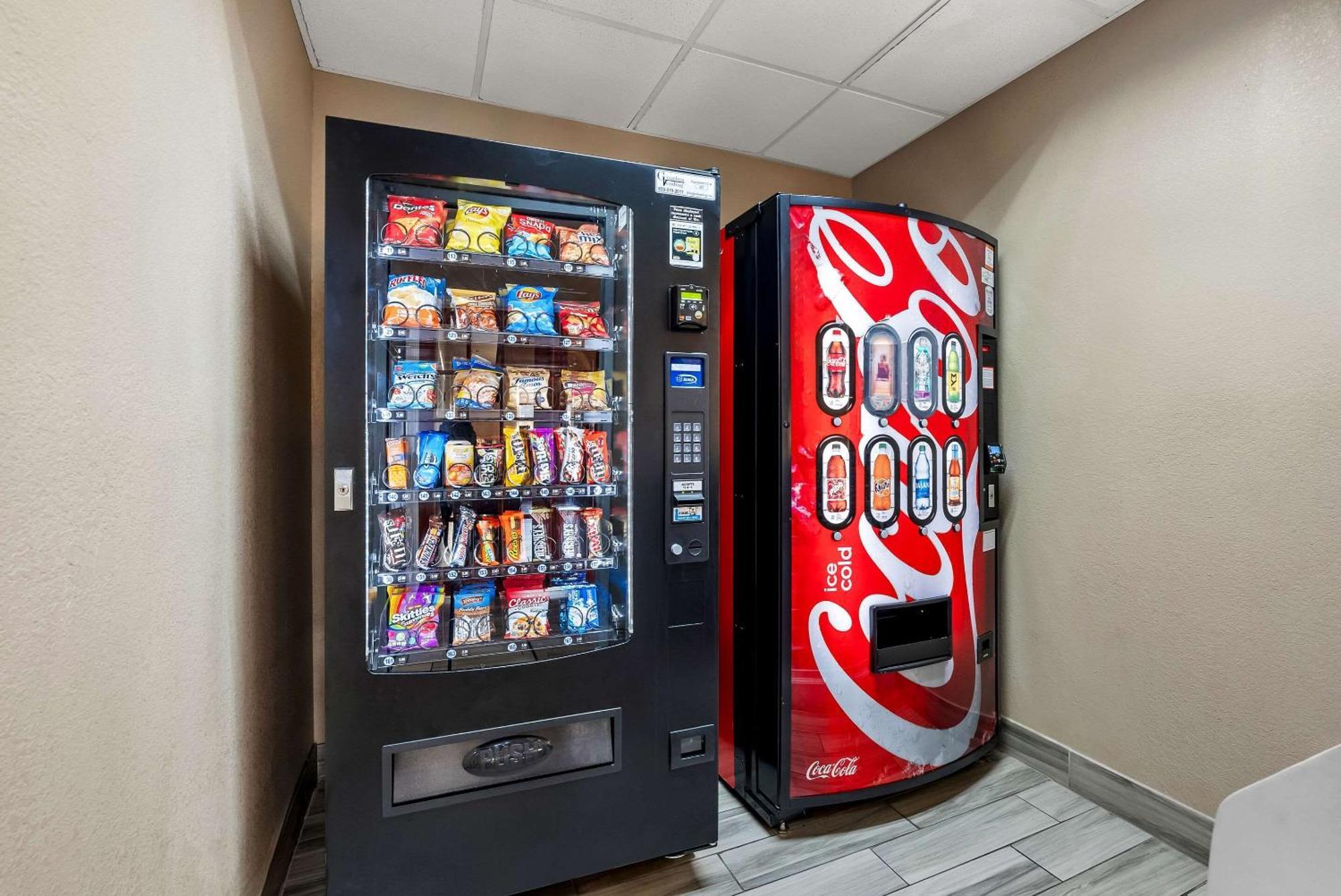 コンフォート イン アンド スイーツ パナマ シティ パナマシティ エクステリア 写真